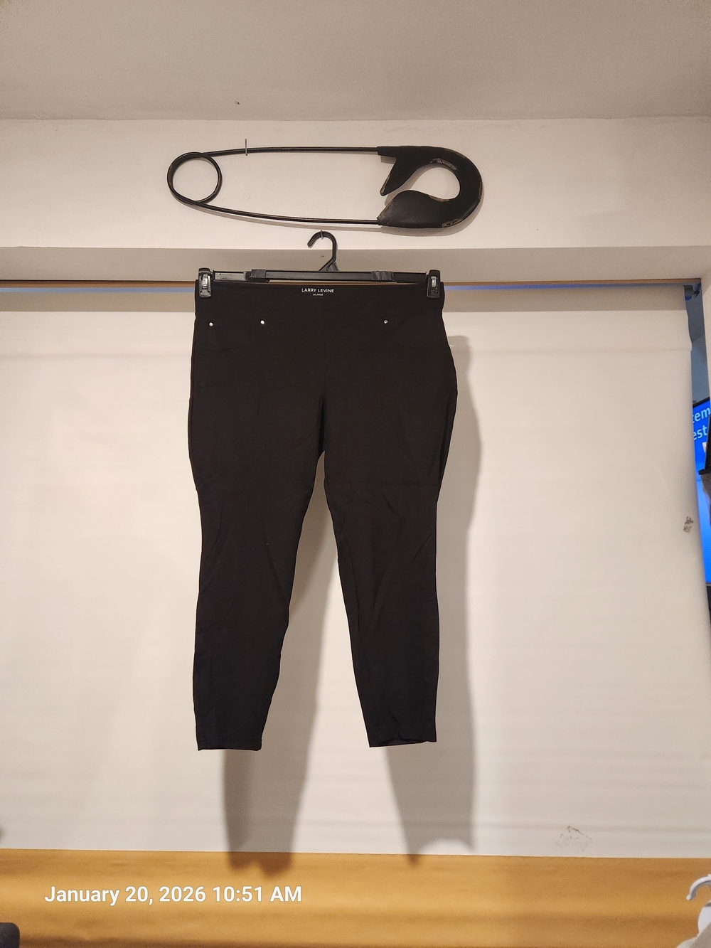 Larry Levine Black Cropped Ankle Pants